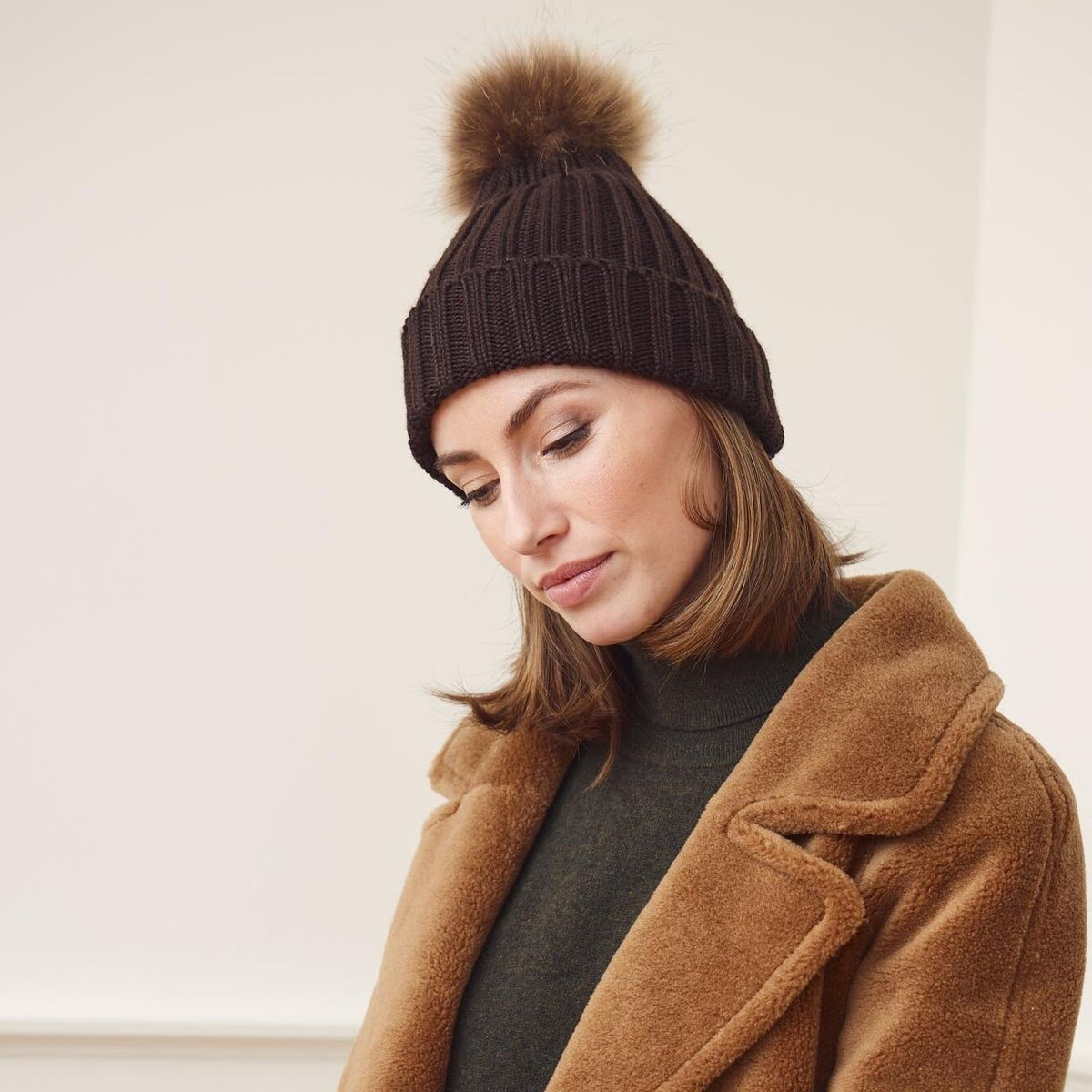 Sheila Mütze | Wolle, Waschbär Schwarz/Schwarz