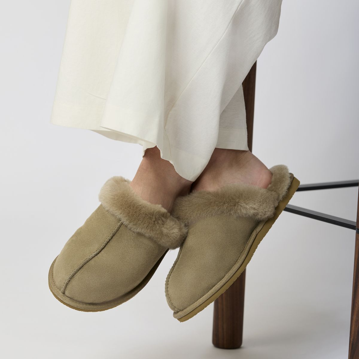 Lammfell Hausschuhe Premium | Pantoffeln | Größe 35-42 Fellschuhe | Sheepskinhouse.ch
