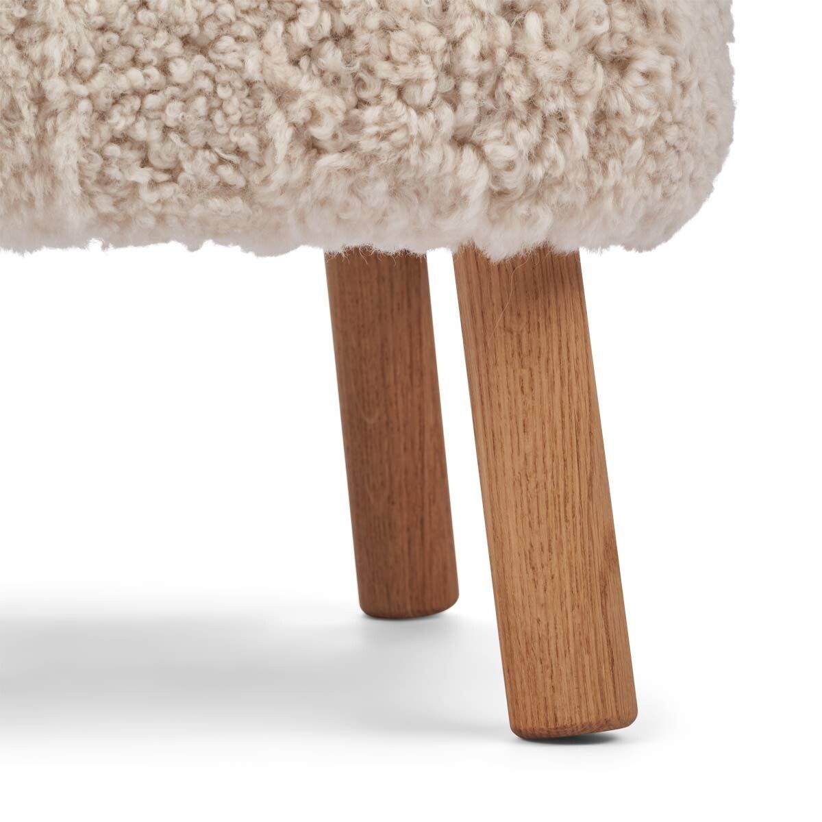 Lammfell Minihocker Emma | Kurzhaar | Designmöbel Perlweiß