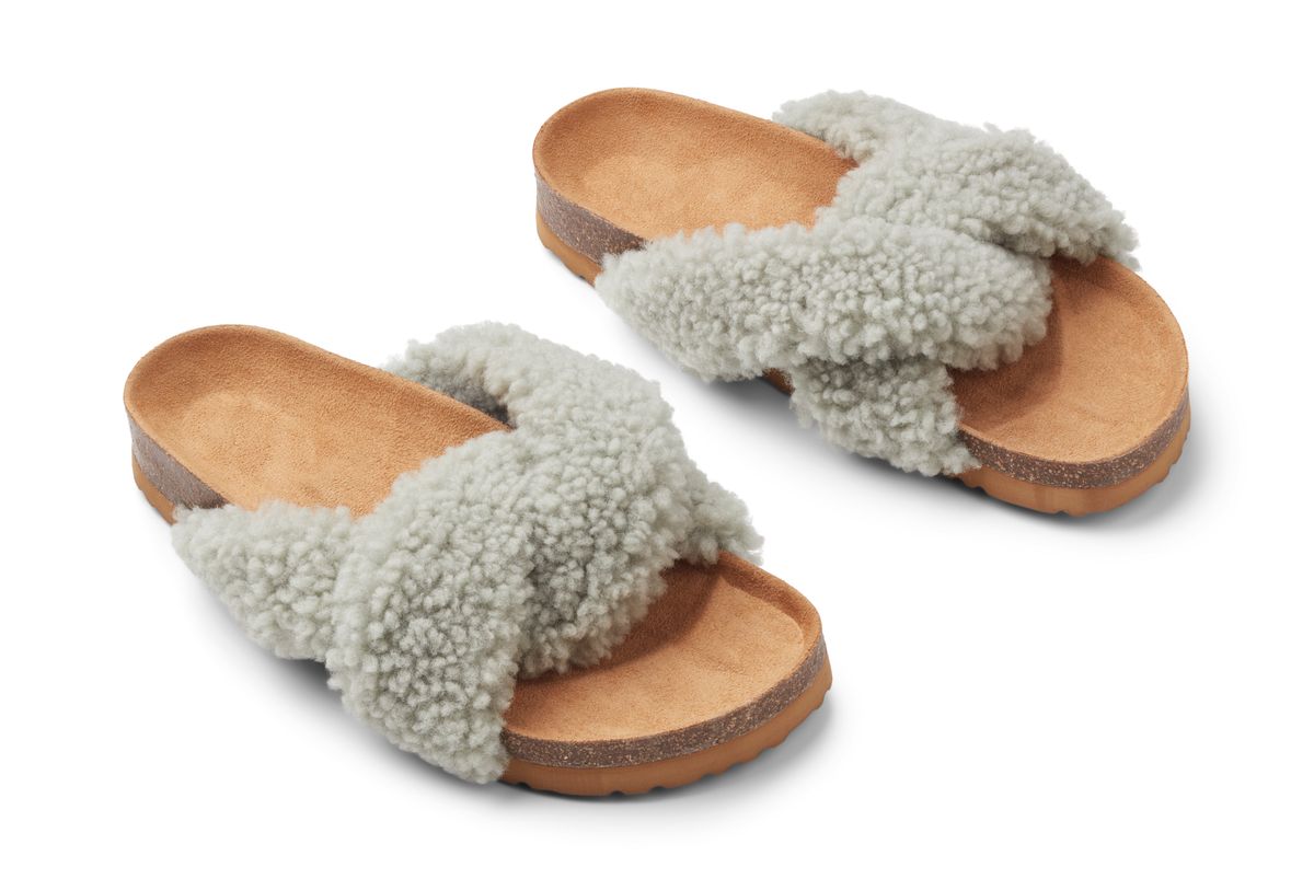 Lilly Kreuz Slippers | Neuseeland | Größe 35-42 Fellschuhe | Sheepskinhouse.ch