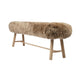 Holzbank mit Lammfell | Langhaar | Neuseeland | Eichenbeine | 140x35x45 cm