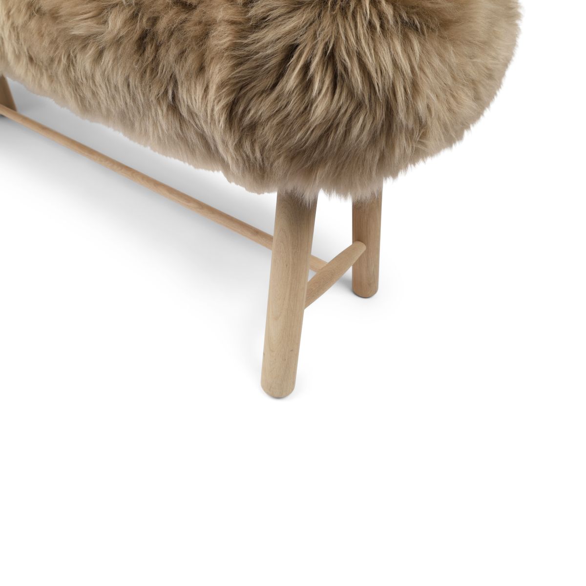 Holzbank mit Lammfell | Langhaar | Neuseeland | Eichenbeine | 140x35x45 cm Taupe