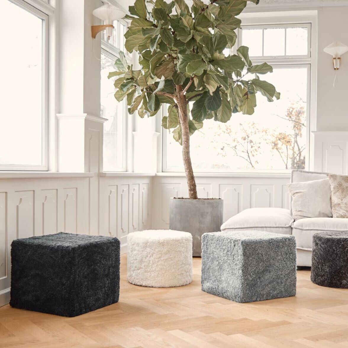 Lammfellpouf Premium | Kurzhaar | Neuseeland | 40x40x35 cm Poufs | Sheepskinhouse.ch