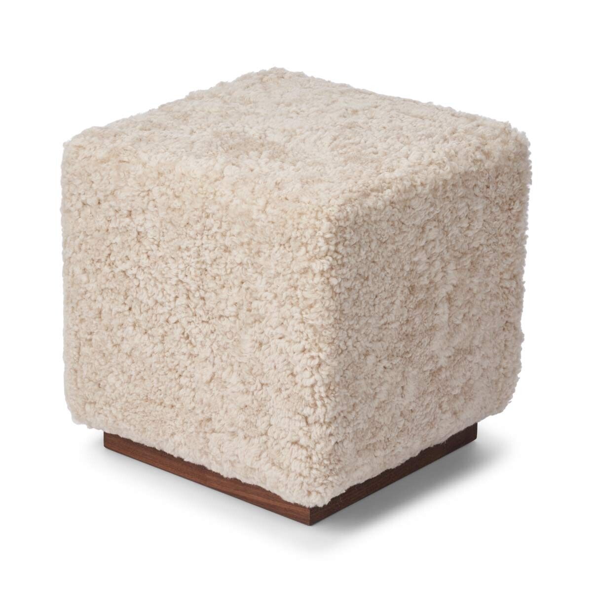 Lammfellhocker Benjamin | Kurzhaar | 46x46x47 cm Stühle | Sheepskinhouse.ch