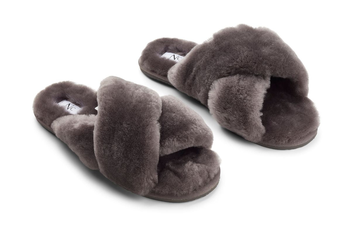 Lammfell Cross Slippers | Neuseeland | Größe 35-42 Dunkelgrau