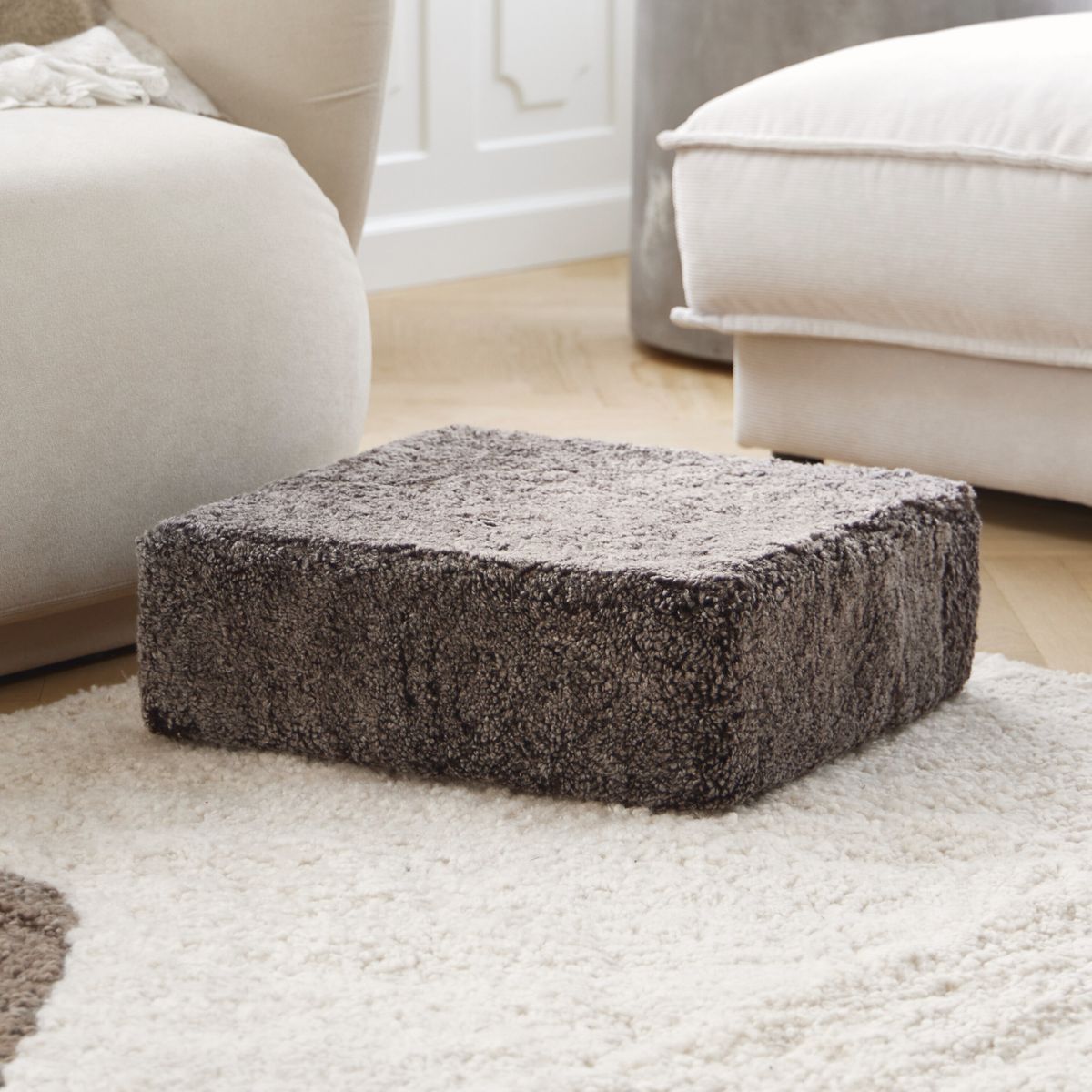 Lammfellhocker | Kurzhaar | Neuseeland | 40x40x35 cm Poufs | Sheepskinhouse.ch