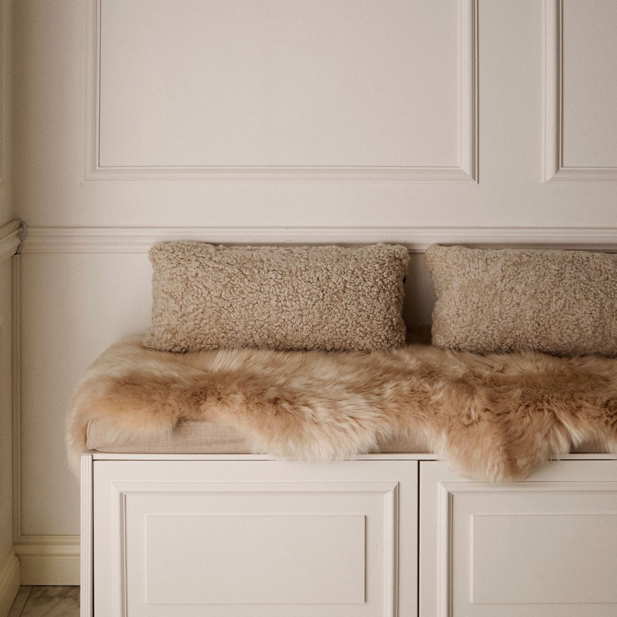 Lammfellkissen | Kurzhaar | Neuseeland | Doppelseitig | 30x60 cm Fellkissen | Sheepskinhouse.ch