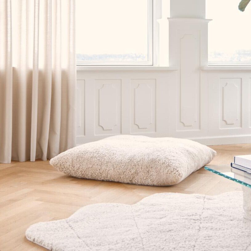 Lammfell Sitzsack | Kurzhaar | Neuseeland | Doppelseitig | 90x90 cm Fellkissen | Sheepskinhouse.ch